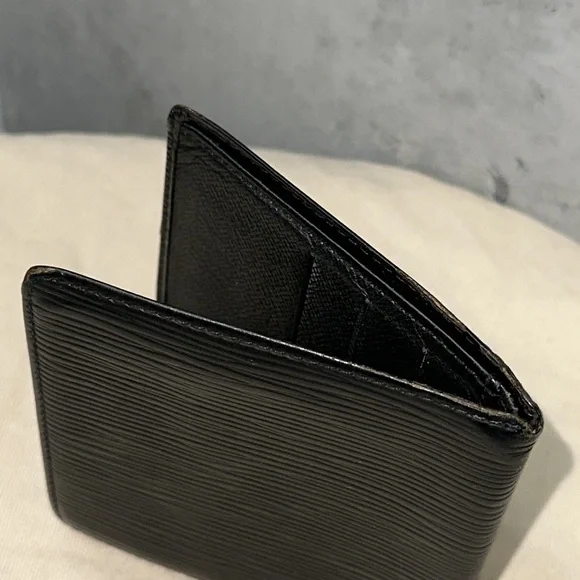 Louis Vuitton black epi 6 credit card slot billfold billets